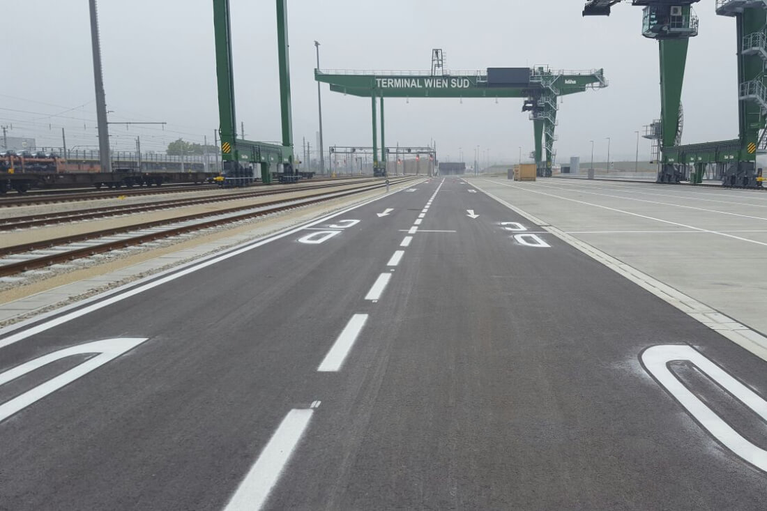 VKtec Projekt - Bodenmarkierungsarbeiten am Terminal Inzersdorf
